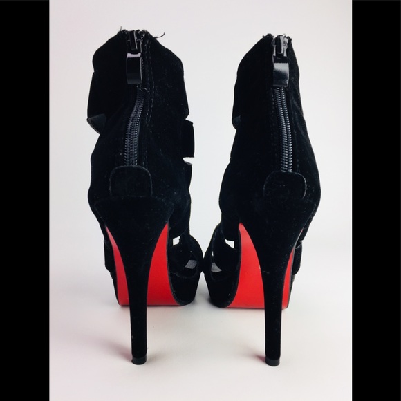 Weiyali Shoes - WEIYALI Velvet Caged Booties NEW